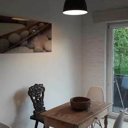 Am Wald Bei Berlin פאלקנזה