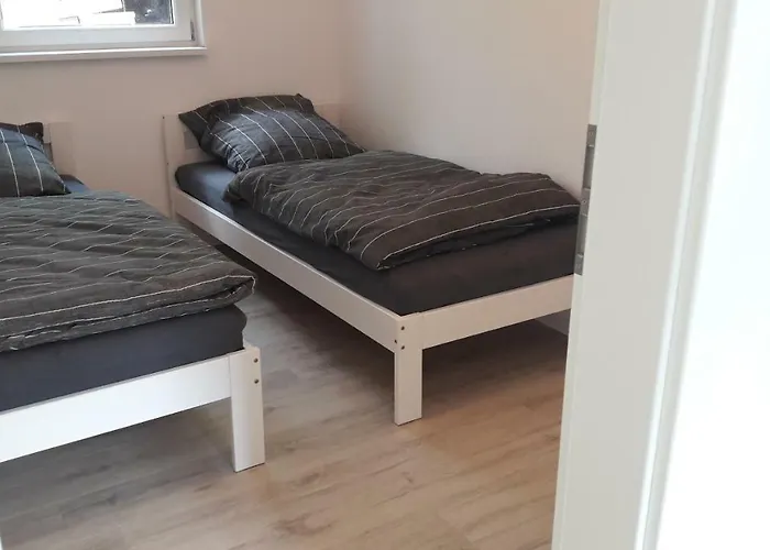 Am Wald Bei Berlin بيت للعطل فالكنزيه