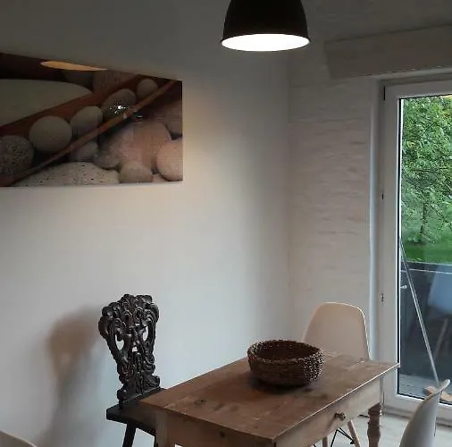 Am Wald Bei Berlin فالكنزيه